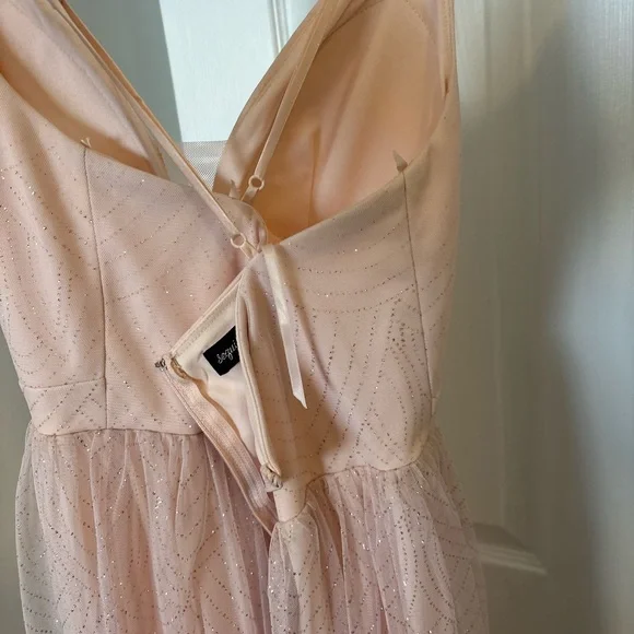 Elegant Blush Evening Gown - Picture 3 of 4